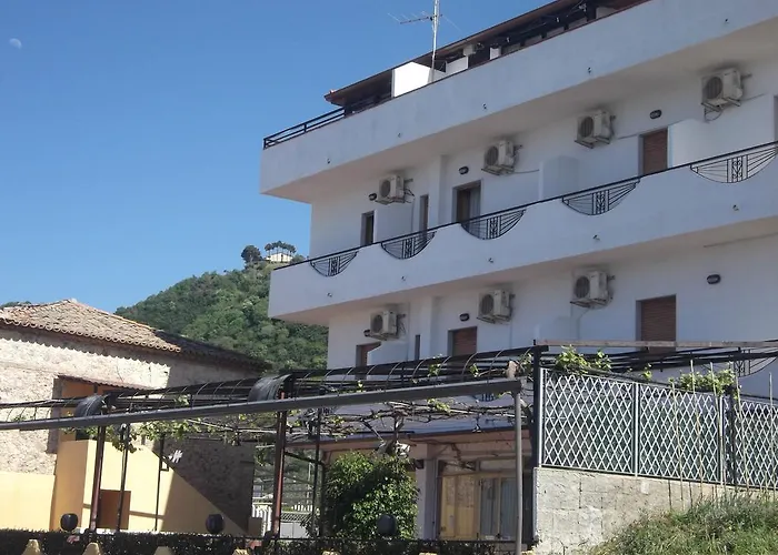 Il Vulcano מלון 3*